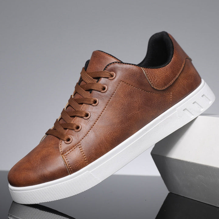 Klassische bequeme Sneakers